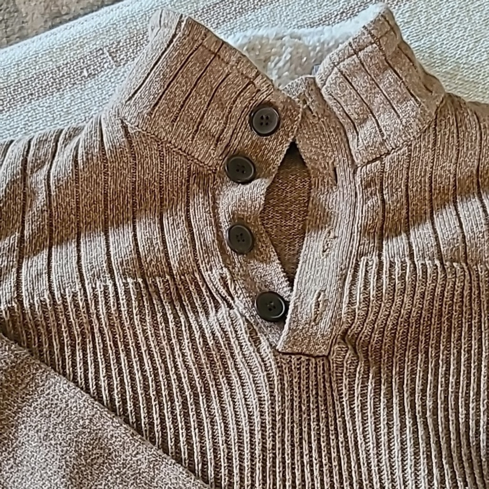 Oscar De LA Renta men's Sherpa collar sweater. Size M. Tan Henley knit.(#592) - Picture 4 of 13